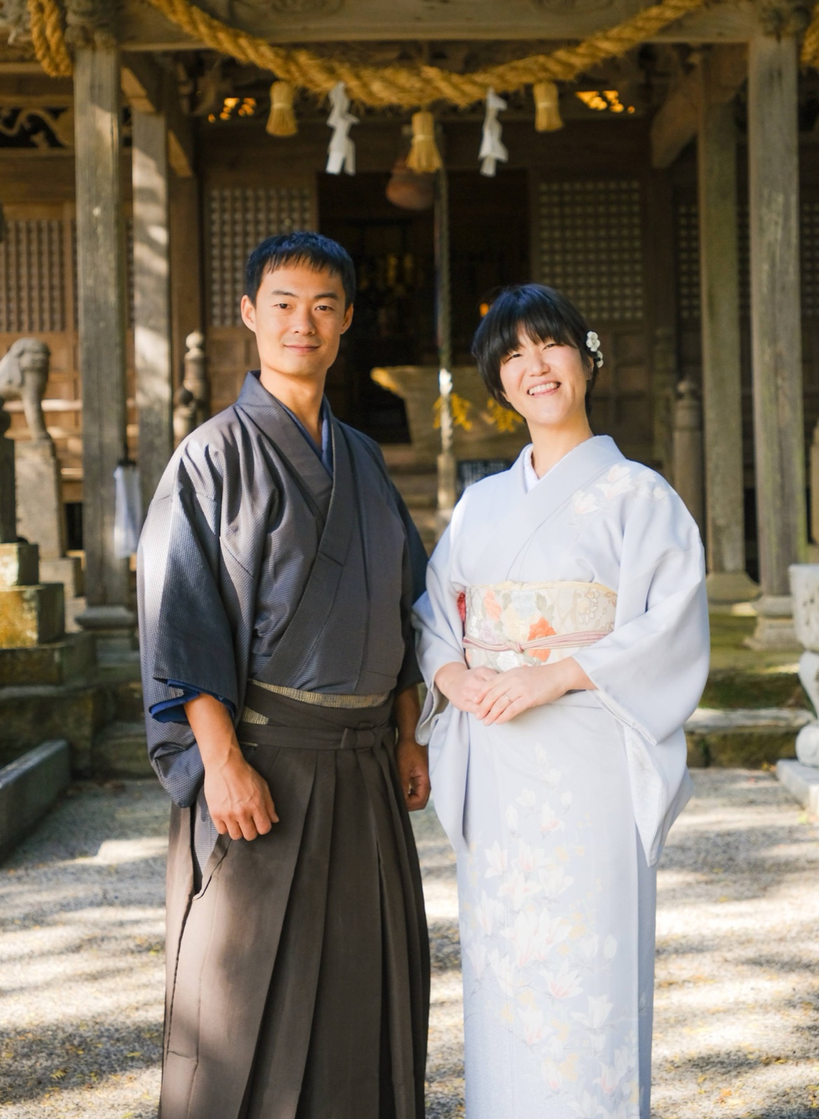 院主夫妻（着物姿で地元の神社にて）